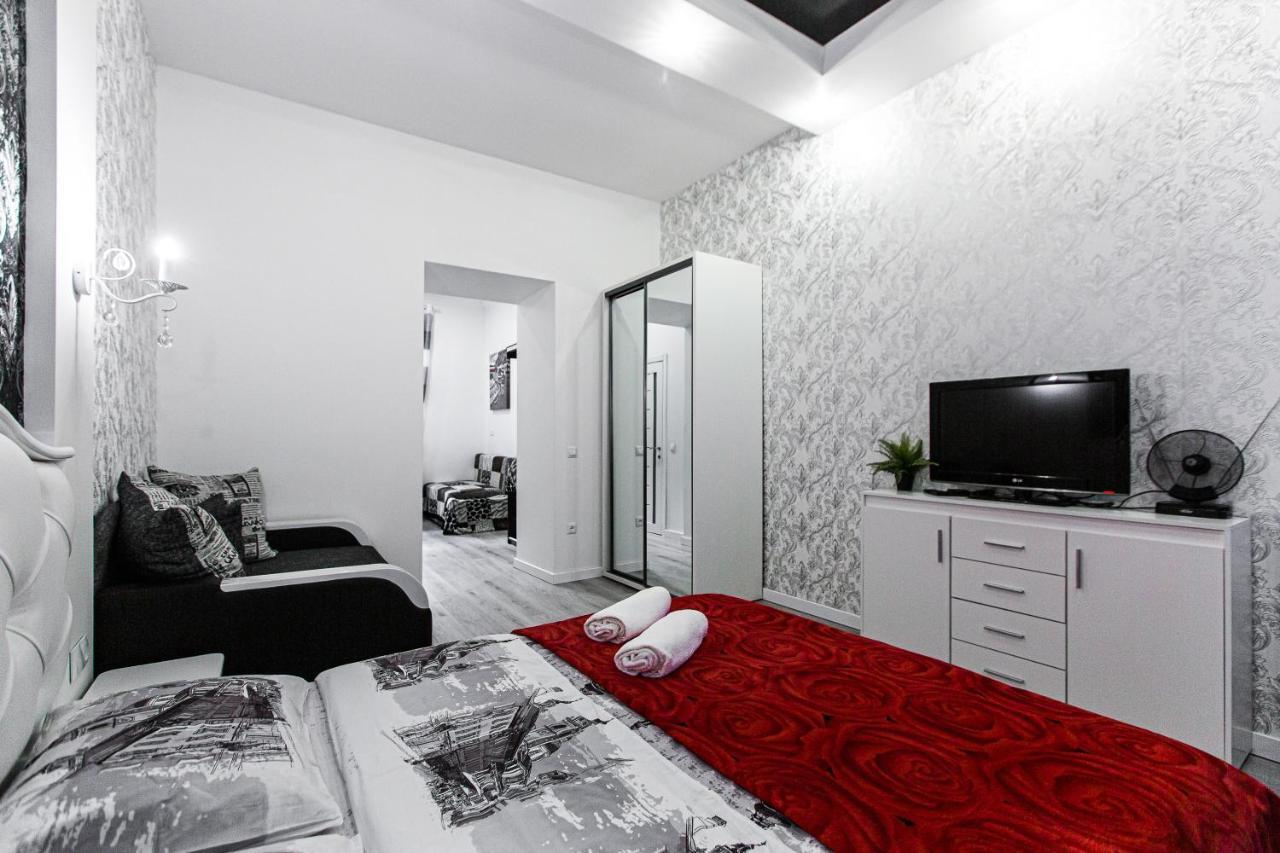 Однокомнатная Форум-Центр Apartamento Lviv Exterior foto
