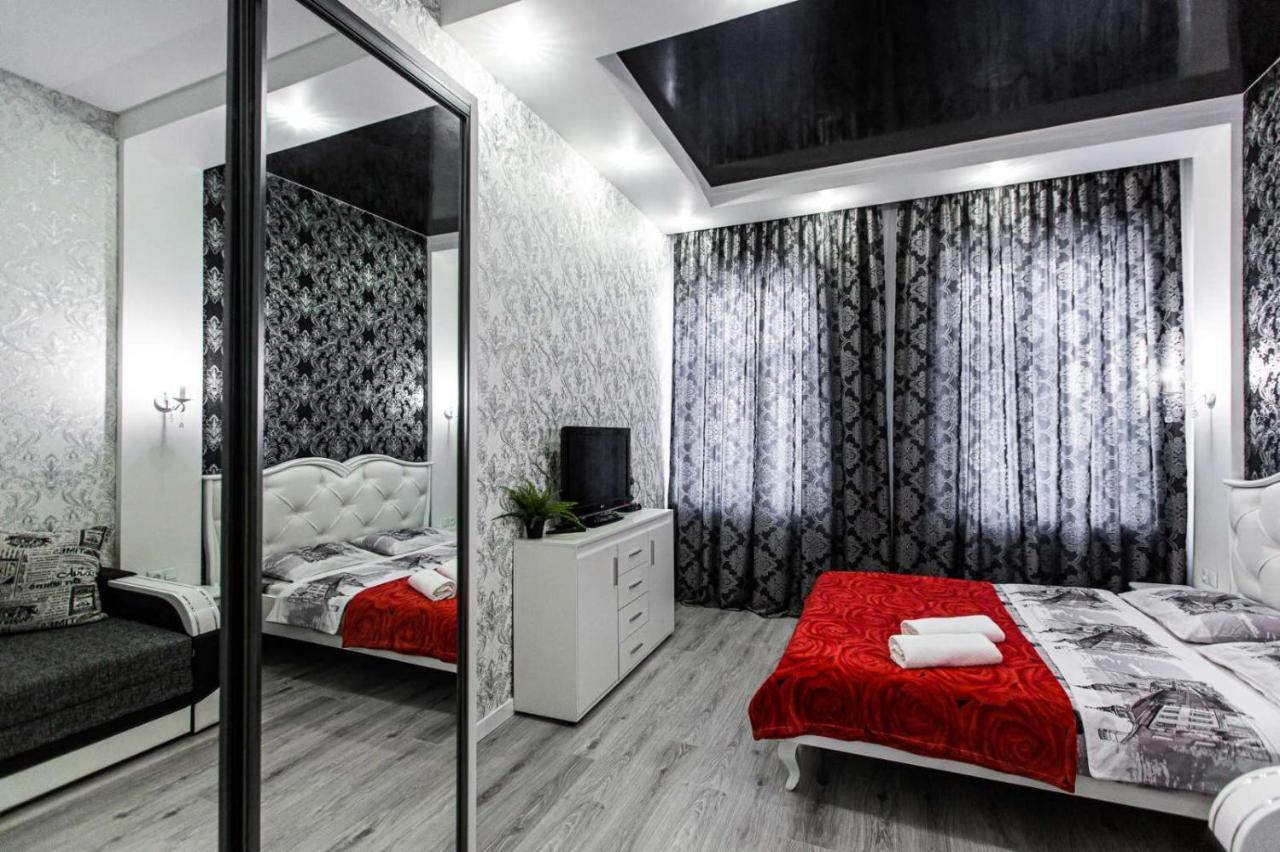 Однокомнатная Форум-Центр Apartamento Lviv Exterior foto